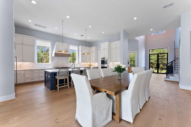 82 Simon Lake Lane, The Woodlands, TX 77381