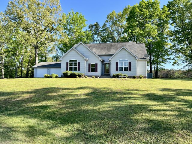 302 Aubrey Ct, Burns, TN 37029