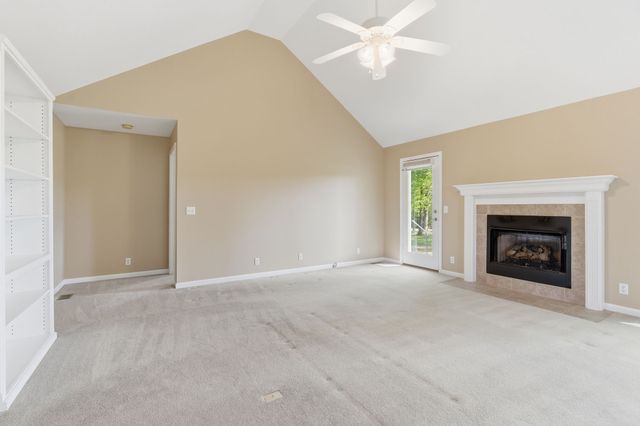 302 Aubrey Ct, Burns, TN 37029