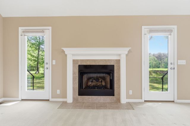 302 Aubrey Ct, Burns, TN 37029