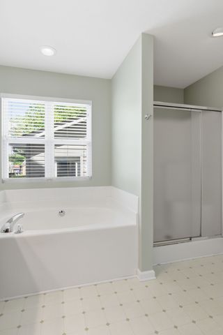 302 Aubrey Ct, Burns, TN 37029