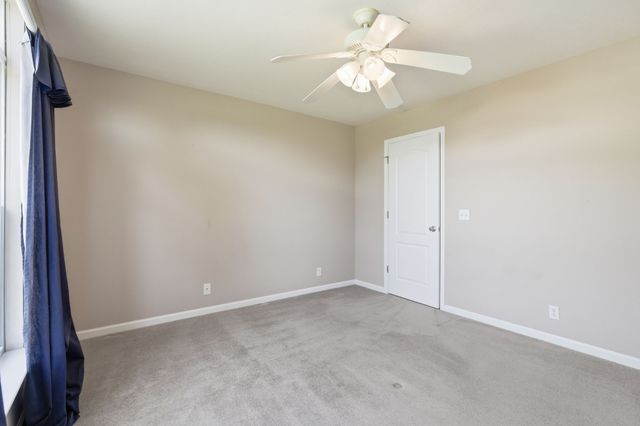302 Aubrey Ct, Burns, TN 37029