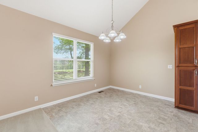 302 Aubrey Ct, Burns, TN 37029