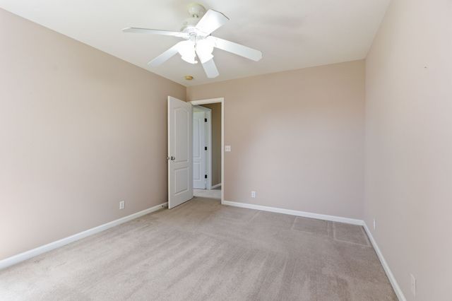 302 Aubrey Ct, Burns, TN 37029