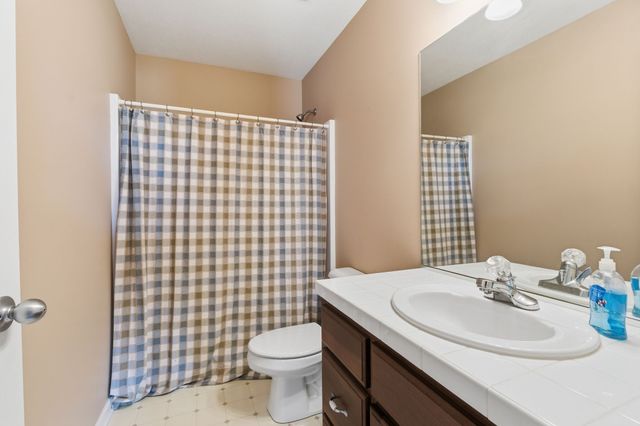 302 Aubrey Ct, Burns, TN 37029