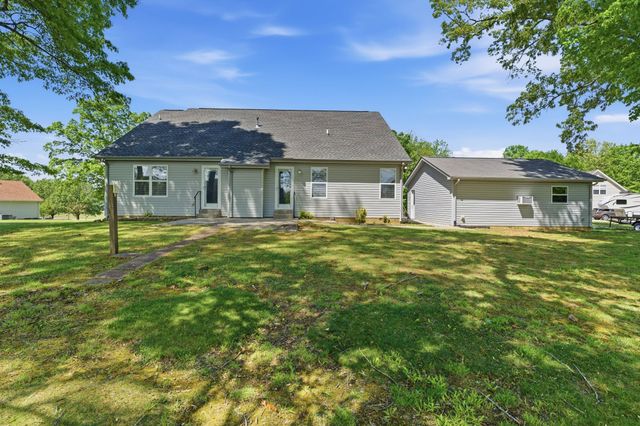 302 Aubrey Ct, Burns, TN 37029