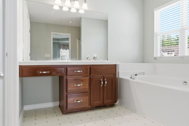 302 Aubrey Ct, Burns, TN 37029