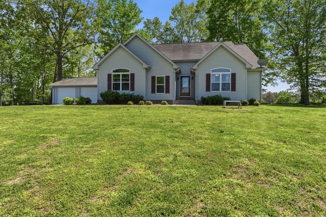 302 Aubrey Ct, Burns, TN 37029