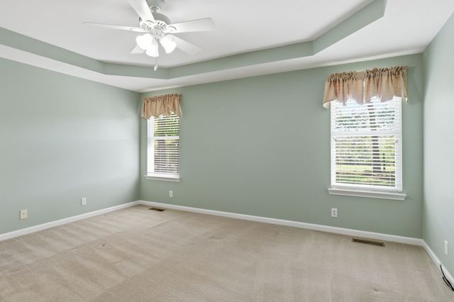 302 Aubrey Ct, Burns, TN 37029