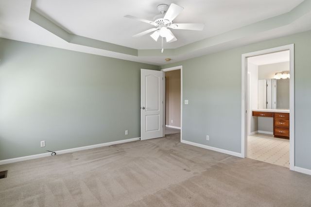 302 Aubrey Ct, Burns, TN 37029