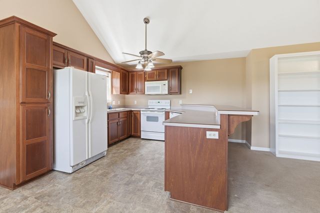 302 Aubrey Ct, Burns, TN 37029