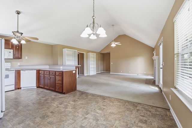 302 Aubrey Ct, Burns, TN 37029