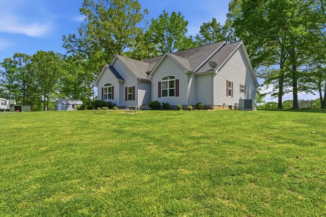 302 Aubrey Ct, Burns, TN 37029