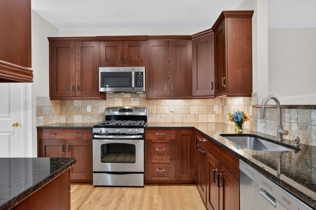 4 Hastings Rd 4, Hudson, MA 01749