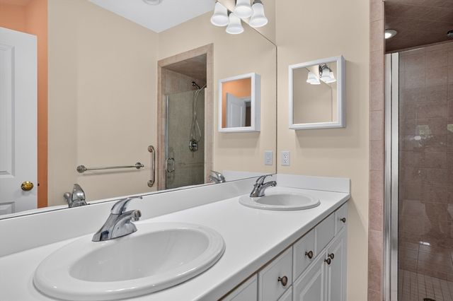 4 Hastings Rd 4, Hudson, MA 01749