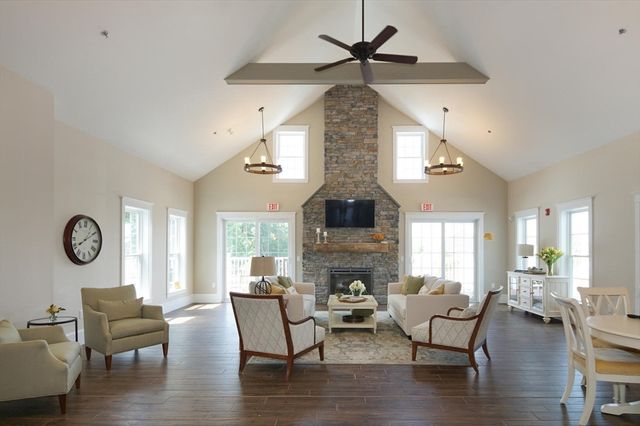 4 Hastings Rd 4, Hudson, MA 01749