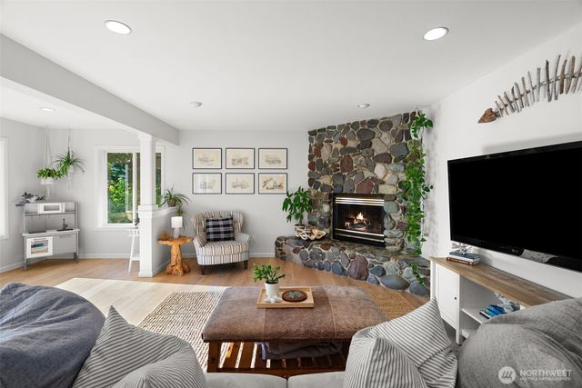768 6th Avenue, Fox Island, WA 98333