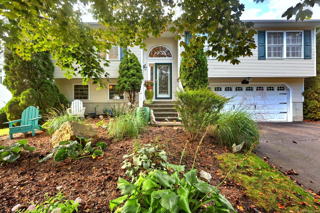 56 Down Draft Circle, West Haven, CT 06516