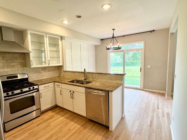 1344 Danada Court, Naperville, IL 60563