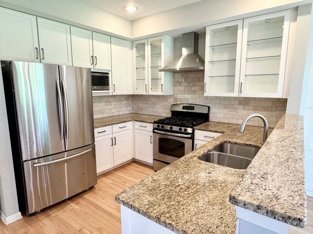 1344 Danada Court, Naperville, IL 60563