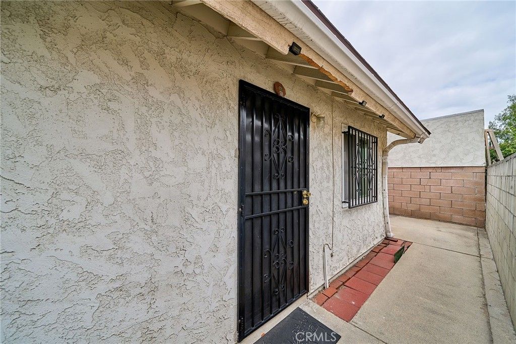 Image 3 of property listing at 3852 Baldwin Park D, Baldwin Park, CA 91706