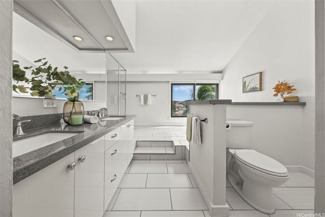 500 Lunalilo Home Road 17A, Honolulu, HI 96825