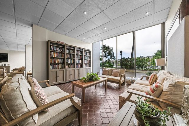 500 Lunalilo Home Road 17A, Honolulu, HI 96825