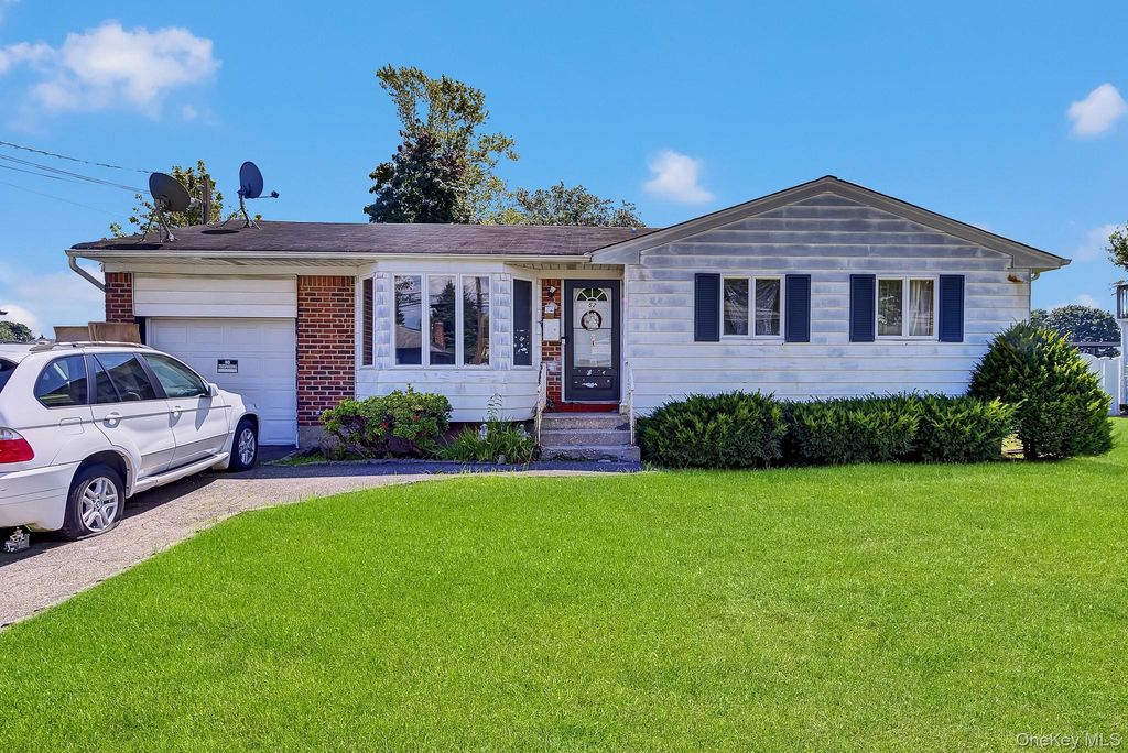 52 Headline Road, Deer Park, NY 11729 — photo 2