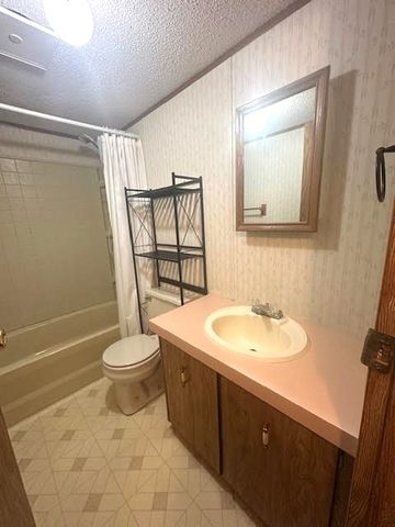 420 Garfield Avenue, Farnhamville, IA 50538