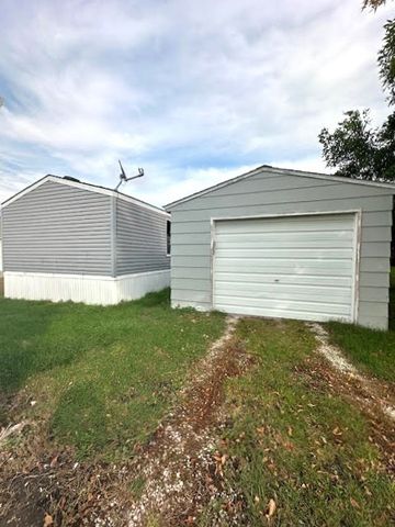 420 Garfield Avenue, Farnhamville, IA 50538