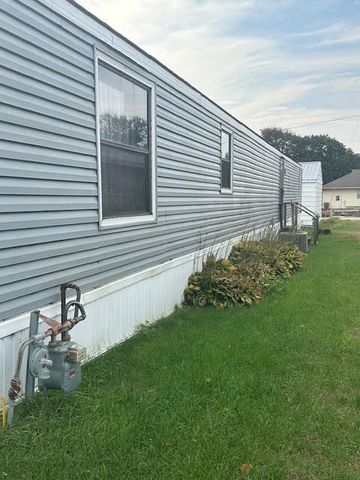 420 Garfield Avenue, Farnhamville, IA 50538