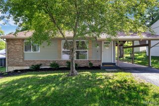 2750 Arrow Heights Drive, Maryland Heights, MO 63043