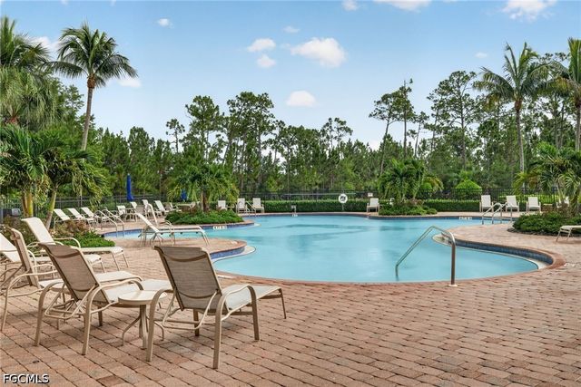 2406 Laurentina LN, Cape Coral, FL 33909