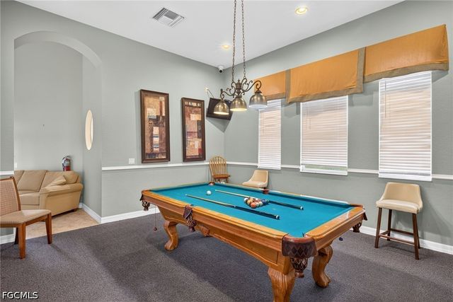 2406 Laurentina LN, Cape Coral, FL 33909