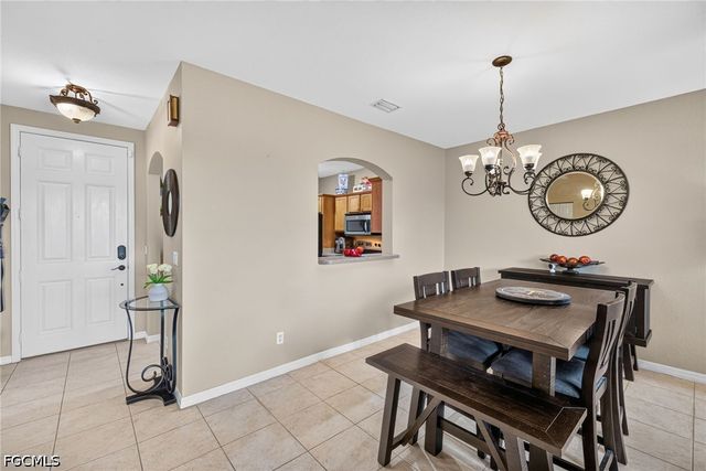 2406 Laurentina LN, Cape Coral, FL 33909