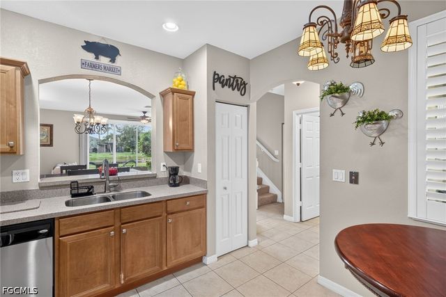 2406 Laurentina LN, Cape Coral, FL 33909