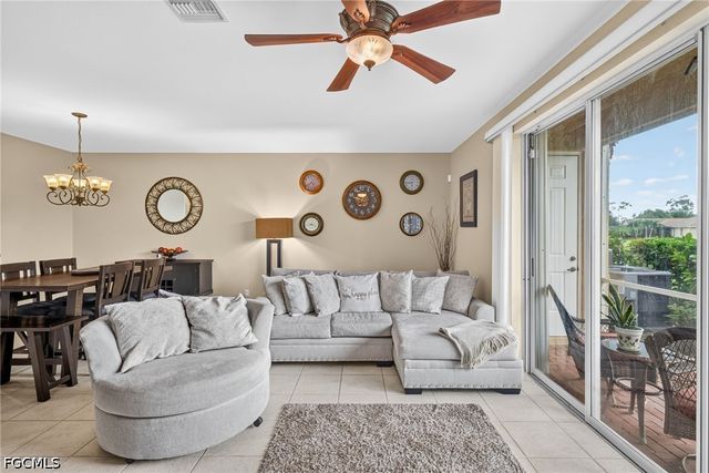 2406 Laurentina LN, Cape Coral, FL 33909