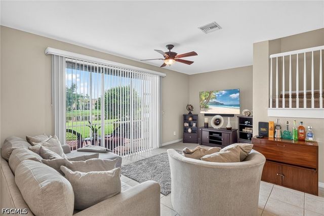 2406 Laurentina LN, Cape Coral, FL 33909