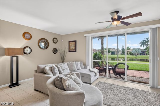2406 Laurentina LN, Cape Coral, FL 33909