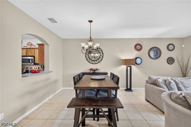 2406 Laurentina LN, Cape Coral, FL 33909
