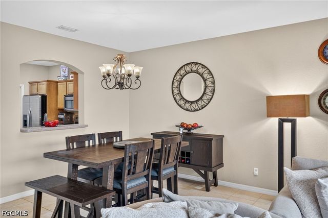 2406 Laurentina LN, Cape Coral, FL 33909