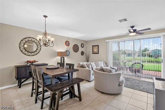 2406 Laurentina LN, Cape Coral, FL 33909