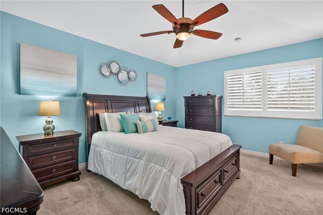 2406 Laurentina LN, Cape Coral, FL 33909