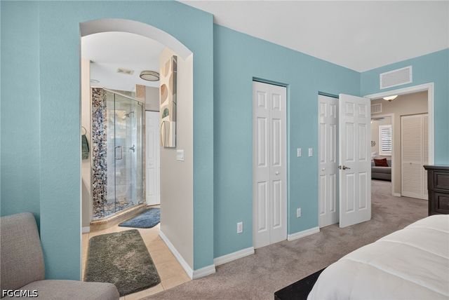 2406 Laurentina LN, Cape Coral, FL 33909