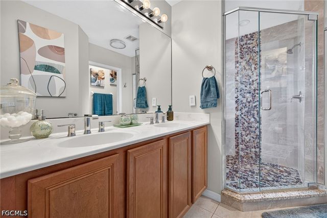 2406 Laurentina LN, Cape Coral, FL 33909