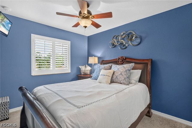 2406 Laurentina LN, Cape Coral, FL 33909
