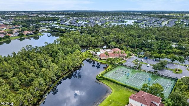 2406 Laurentina LN, Cape Coral, FL 33909