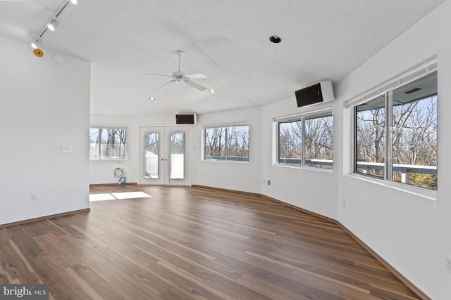 308 BRUSH LEAF LN, Mount Jackson, VA 22842