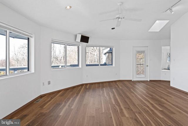 308 BRUSH LEAF LN, Mount Jackson, VA 22842