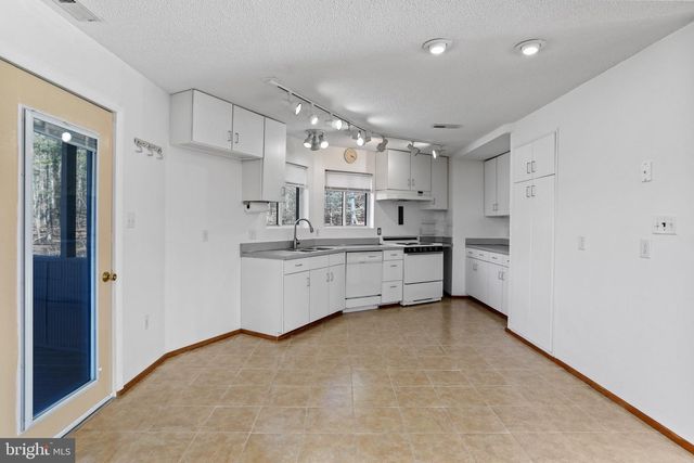 308 BRUSH LEAF LN, Mount Jackson, VA 22842